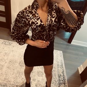 BEBE PUFFY SLEEVES BLOUSE